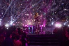 Watch Gloria Trevi & Jacqie Rivera Pay Tribute to Jenni Rivera With ‘Un Abrazo’ at Auditorio Nacional