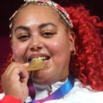 England’s Campbell smashes Commonwealth Games record as she dances to gold