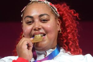 England’s Campbell smashes Commonwealth Games record as she dances to gold