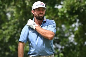 Young shoots dazzling 61 to take share of Rocket Classic lead