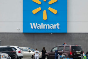 Walmart Posts Slowest Sales Growth in Years as Americans Tighten Wallets