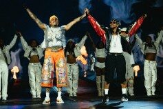 Usher Reacts to Clone Conspiracy Theory Brewing After New Jersey Show With Chris Brown