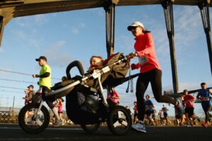 Running with a stroller seems to reduce the risk of injuries