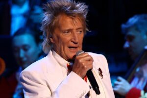 Rod Stewart cancels gigs after heart surgery