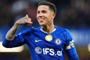 Man City miss Chelsea's deadline to bid for Fernandez