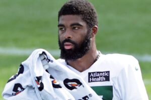 Jets' Stiggers in hospital after collapsing during practice