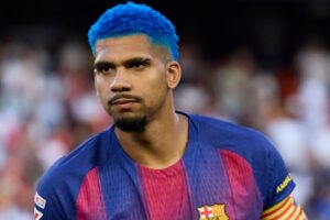 Araujo set for medical ahead of surprise Liverpool loan move