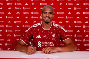 Liverpool sign Araujo from Barcelona